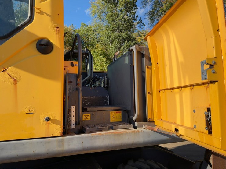 2005-volvo-ew180b-image-23