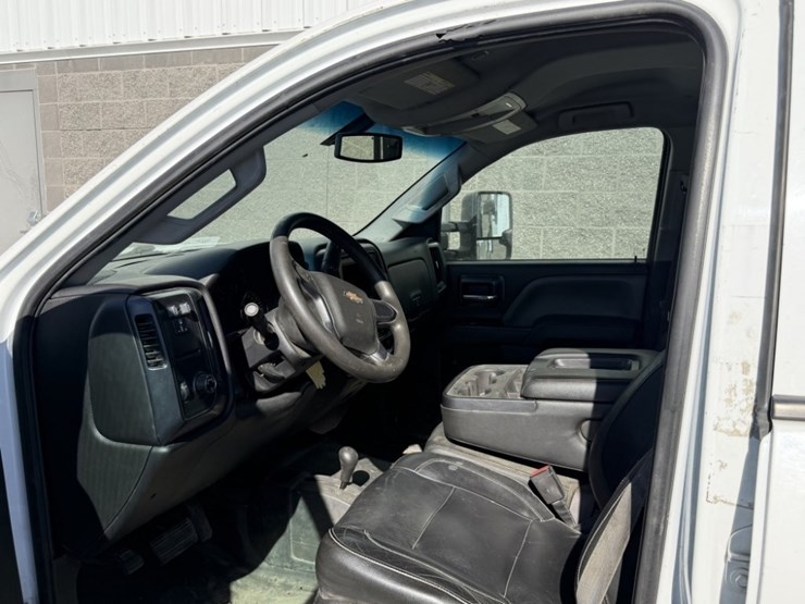 2015-chevrolet-silverado-3500-image-24