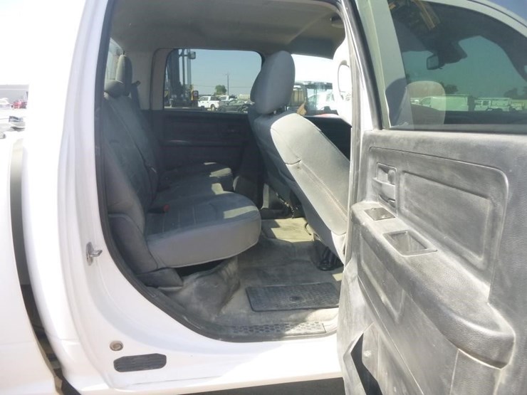 2016-dodge-1500-image-19