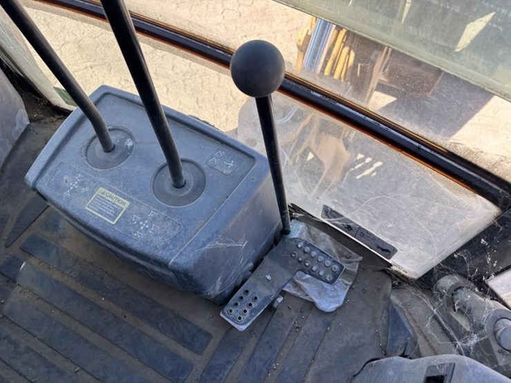 2006-deere-410g-image-42