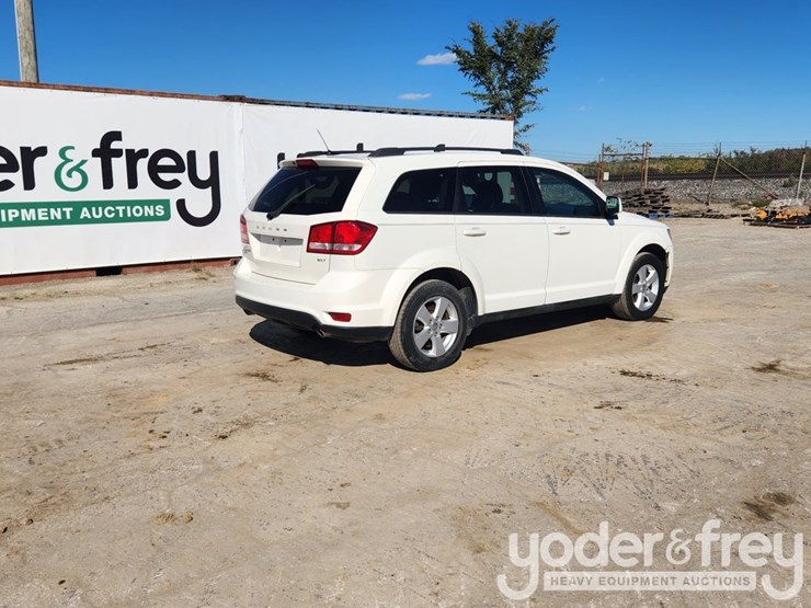 2012-dodge-journey-image-1