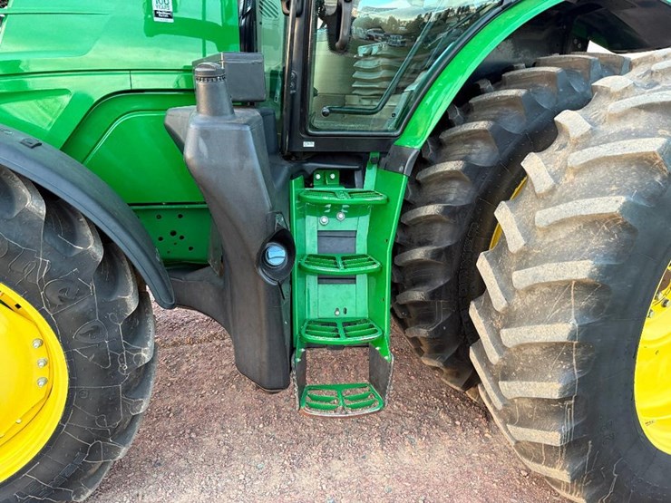 john-deere-6215r-image-15