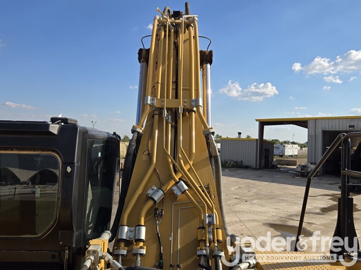 2022-caterpillar-336-image-50