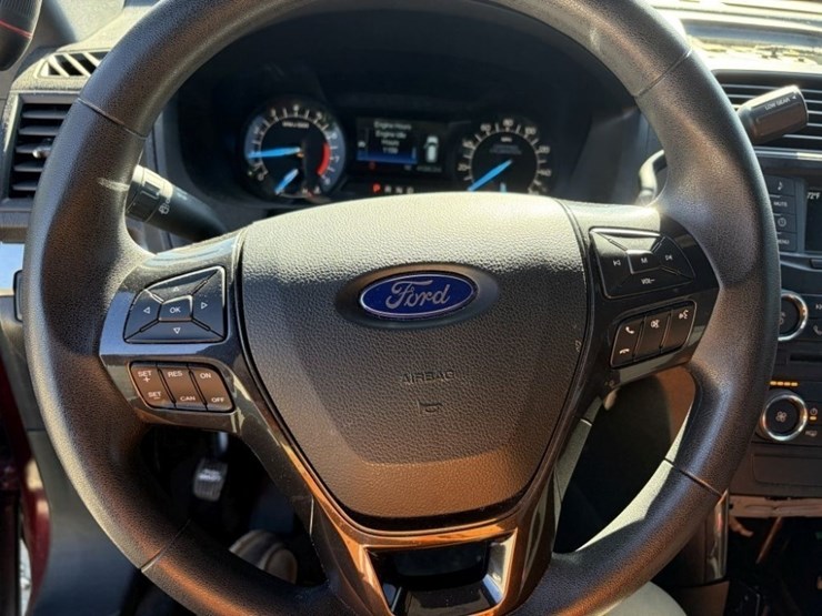 2018-ford-explorer-image-27