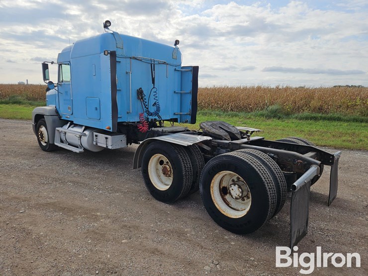 2000-freightliner-fld120-image-7