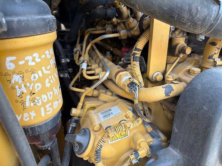 2023-caterpillar-226d3-image-51