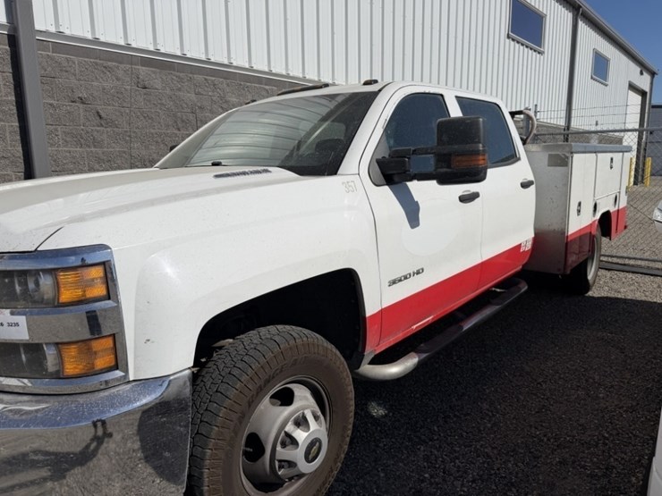 2015-chevrolet-silverado-3500-image-2