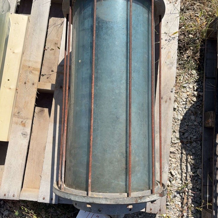 Visible Pump Top With Cylinder