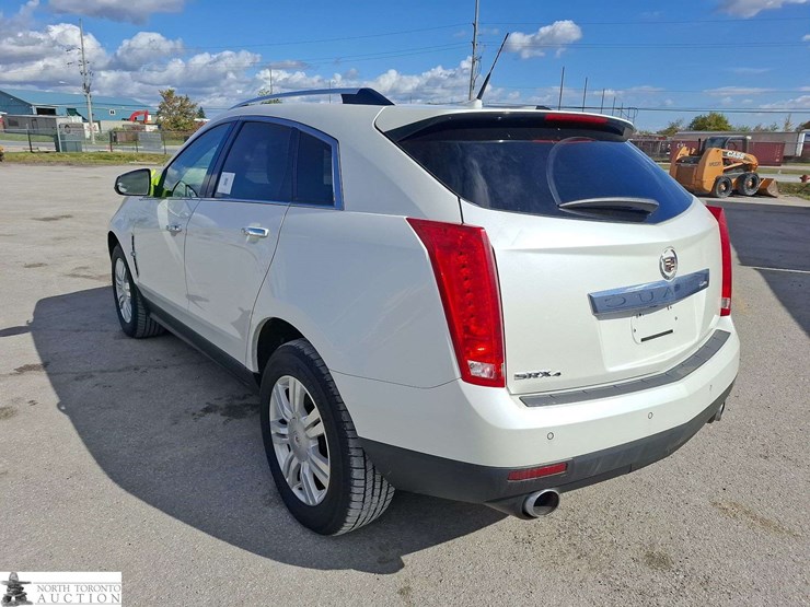 2011-cadillac-srx-image-7