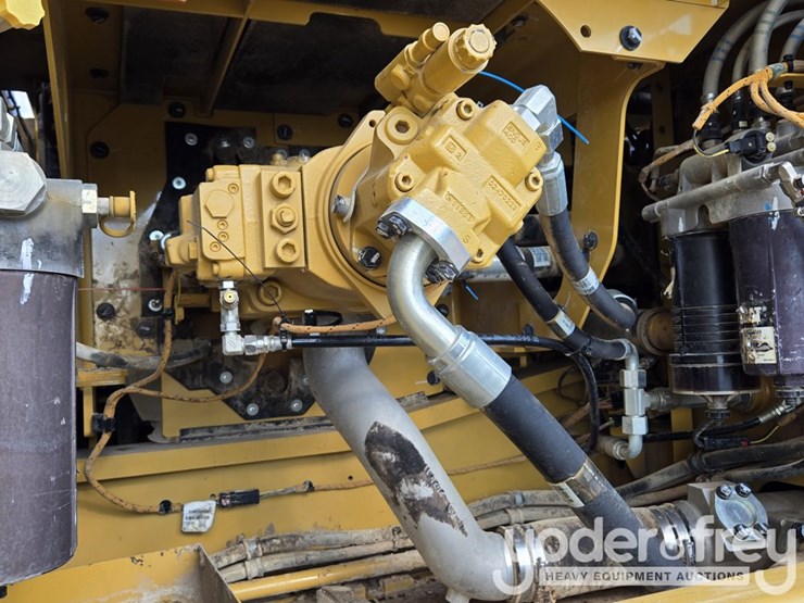 2022-caterpillar-336-image-39