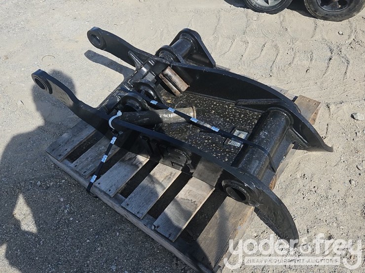 deere-135g-image-4