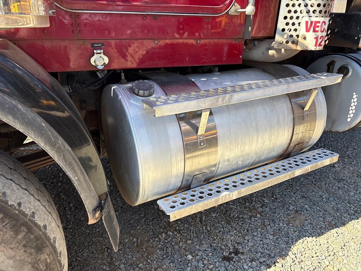 2009-kenworth-t800-image-13