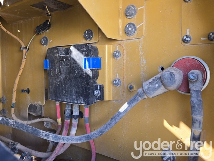 2022-caterpillar-336-image-29