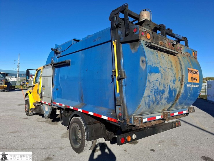 2018-freightliner-m2-106-image-7