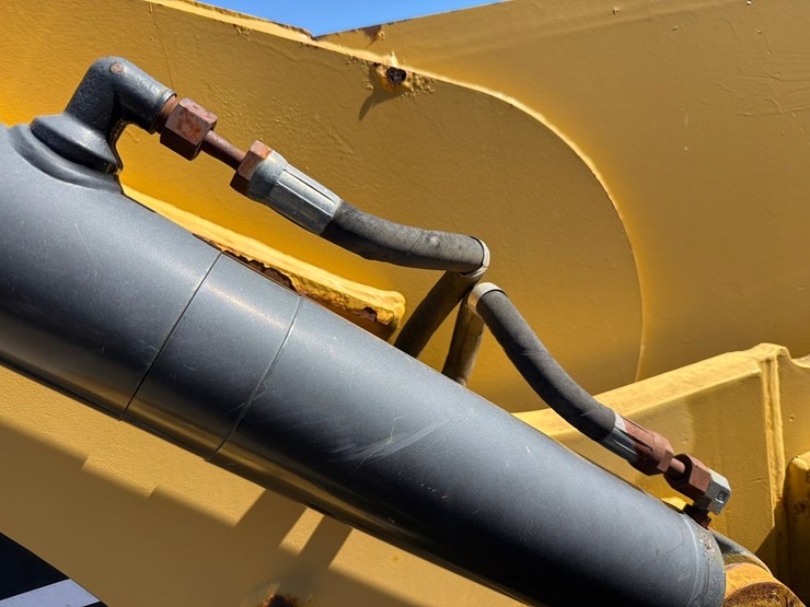 caterpillar-th360b-image-31
