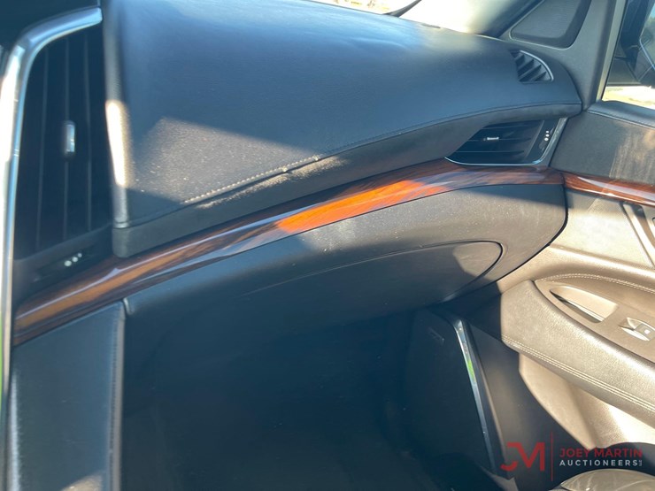 2015-cadillac-escalade-image-18