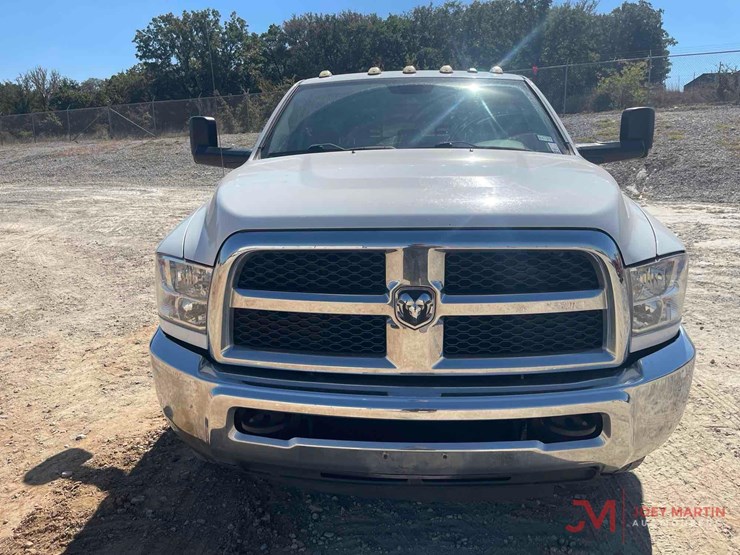 2018-dodge-3500-image-8