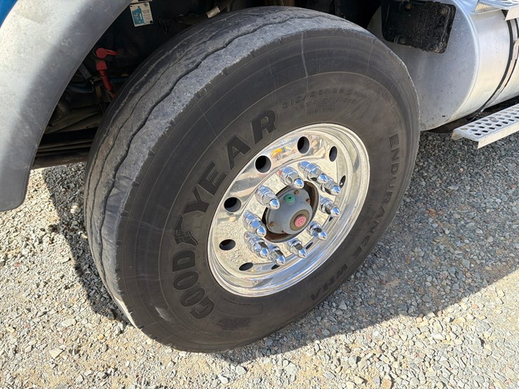 2016-kenworth-t880-image-102