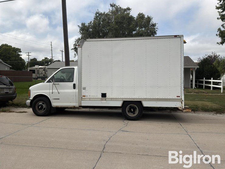 2001-chevrolet-express-g3500-image-8