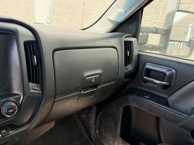 2015-chevrolet-silverado-3500-image-30
