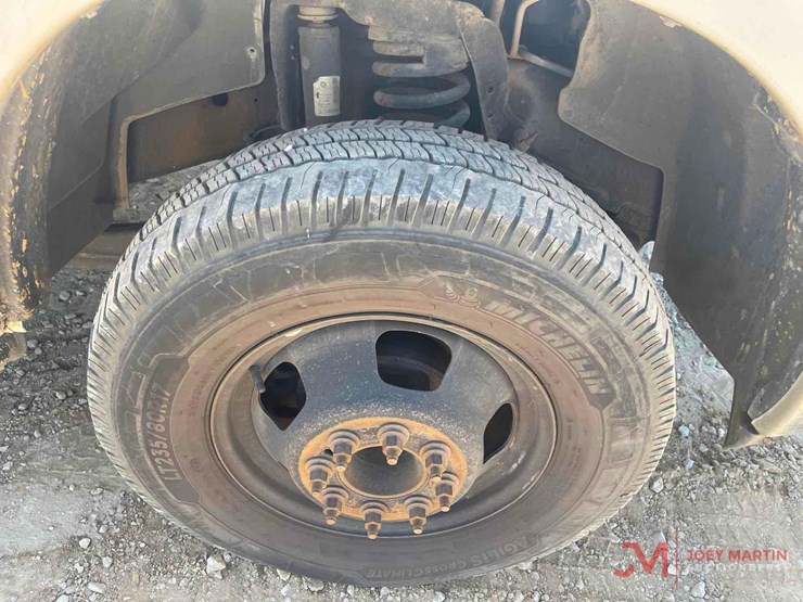 2018-dodge-3500-image-9