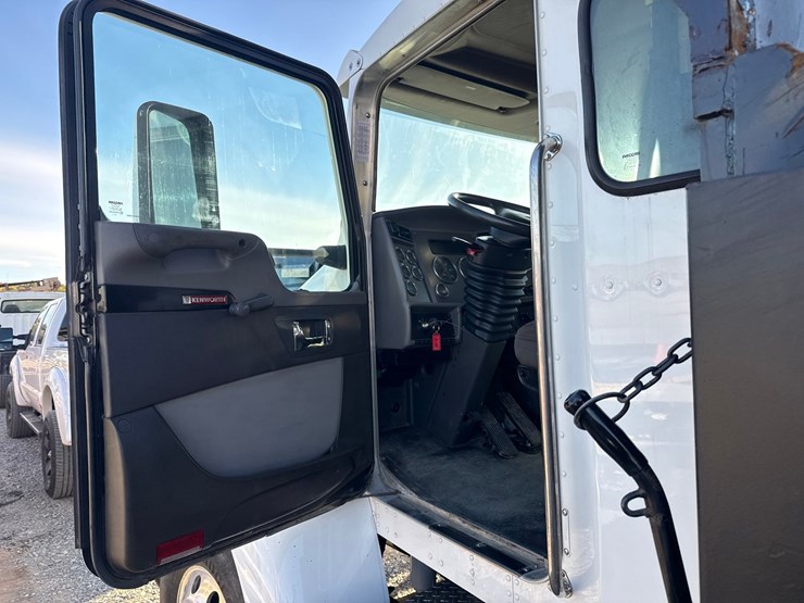 2020-kenworth-t270-image-45