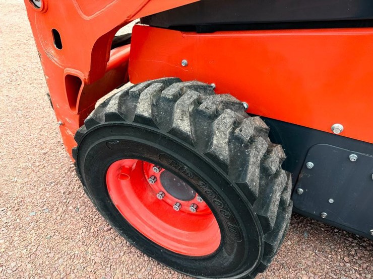 kubota-ssv75-image-8
