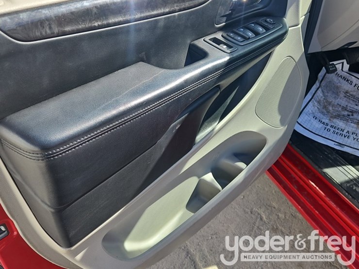 2012-dodge-grand-caravan-image-28