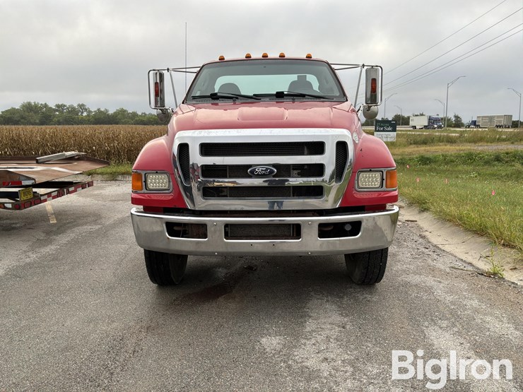 2015-ford-f750-xlt-image-2