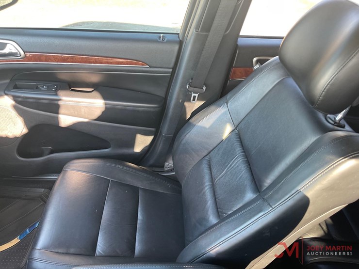 2013-jeep-grand-cherokee-limited-image-19