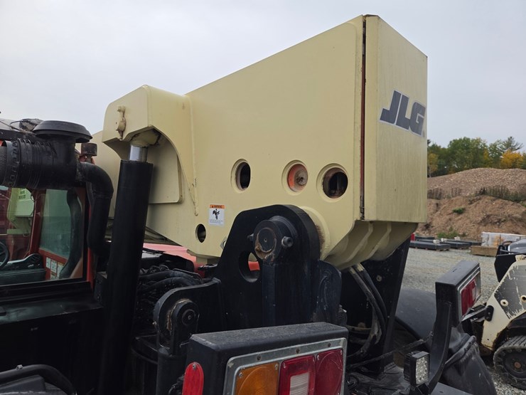 2010-jlg-g10-55a-image-22