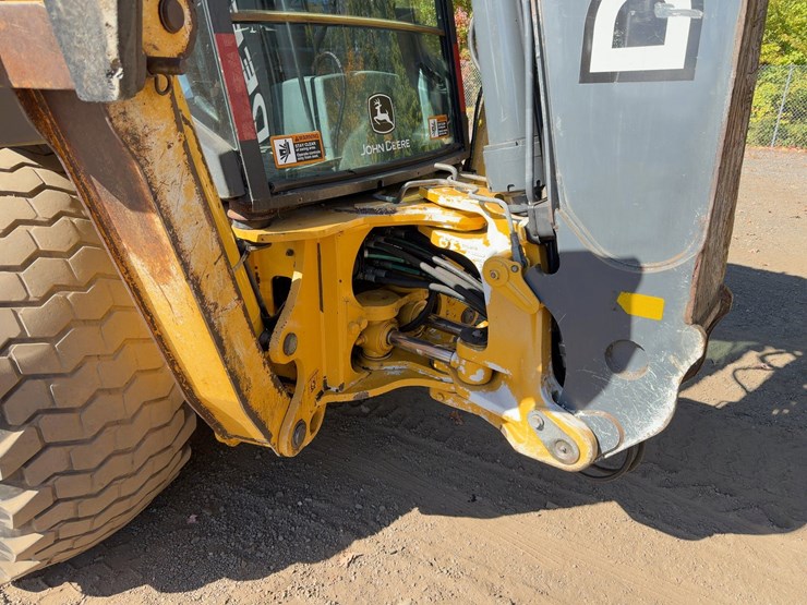 2011-deere-410j-image-17