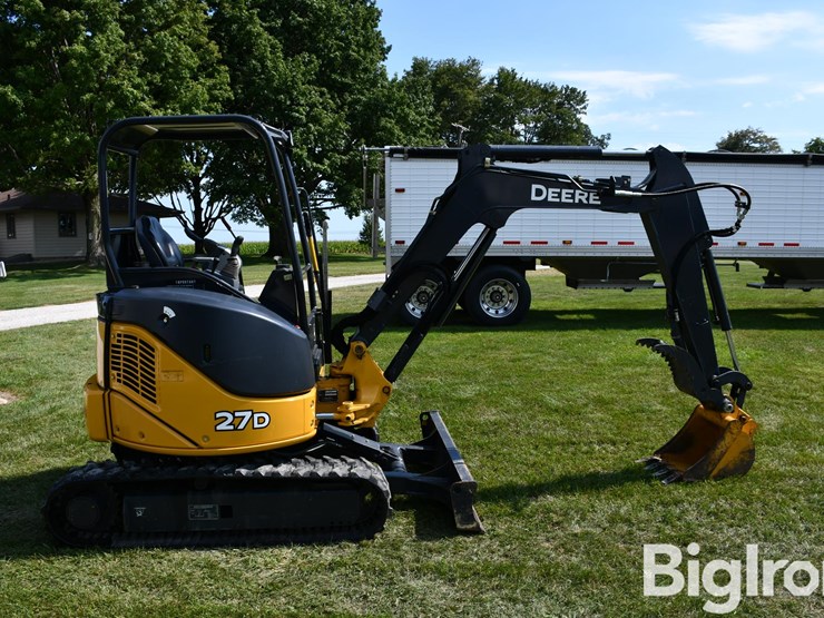 2020-deere-27d-image-4