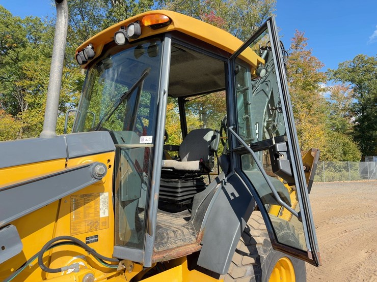 2011-deere-410j-image-23