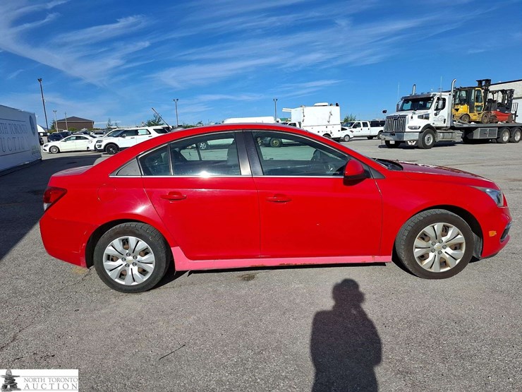 2016-chevrolet-cruze-limited-lt-image-4