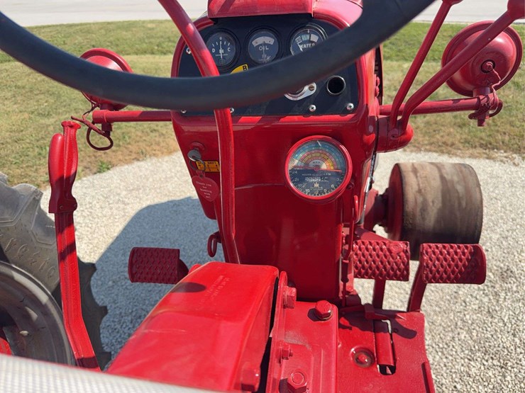 farmall-350-image-38