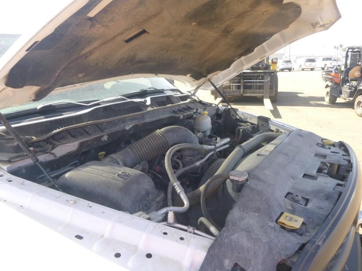 2016-dodge-1500-image-25