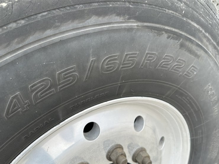 2011-peterbilt-365-image-9