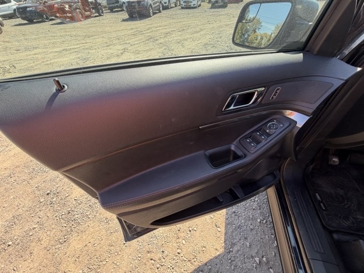 2018-ford-explorer-image-26