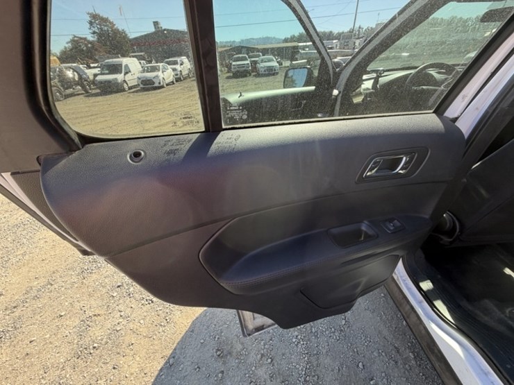 2018-ford-explorer-image-21