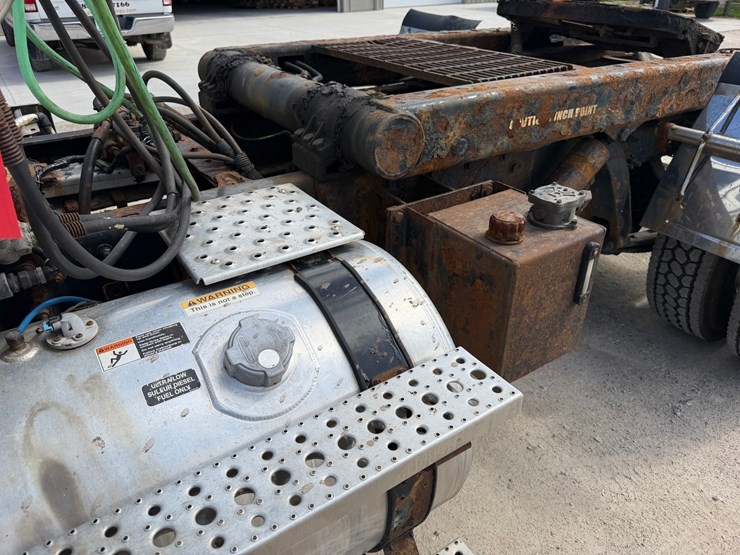 #1608-•-2019-freightliner-cascadia-single-axle-day-cab-image-13