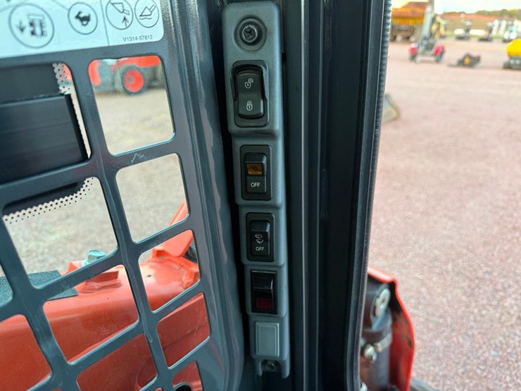 kubota-ssv75-image-28
