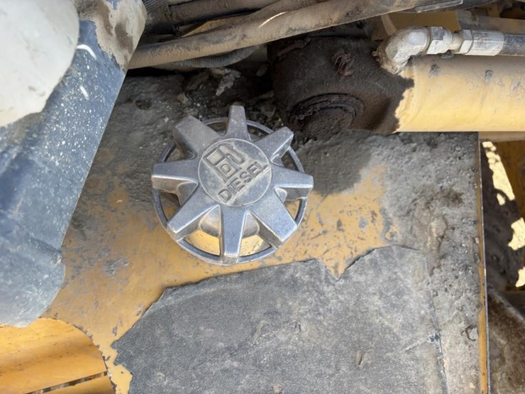 2005-deere-410g-image-45