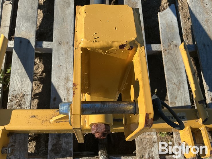 caterpillar-12-image-11