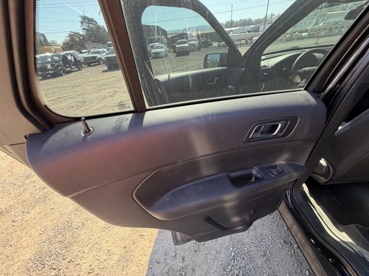 2018-ford-explorer-image-24