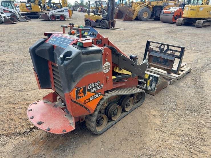 2021-ditch-witch-sk600-image-5