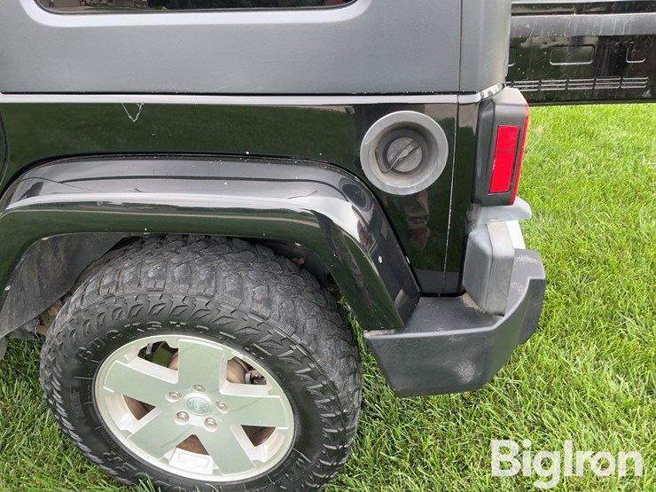 2010-jeep-wrangler-unlimited-sahara-image-20
