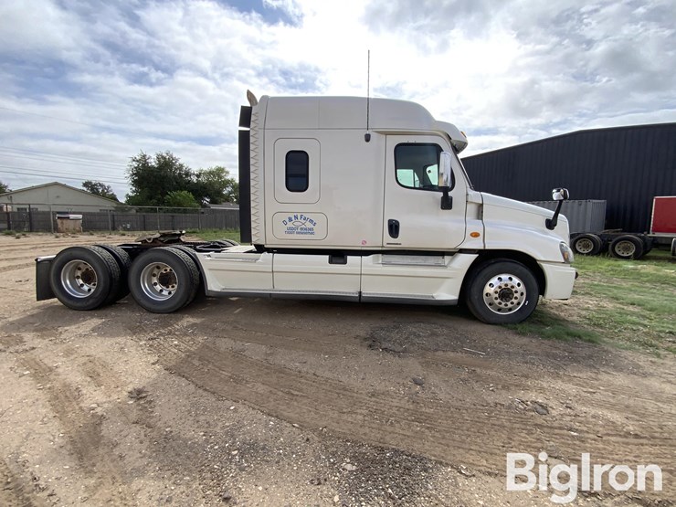 2010-freightliner-cascadia-125-image-4