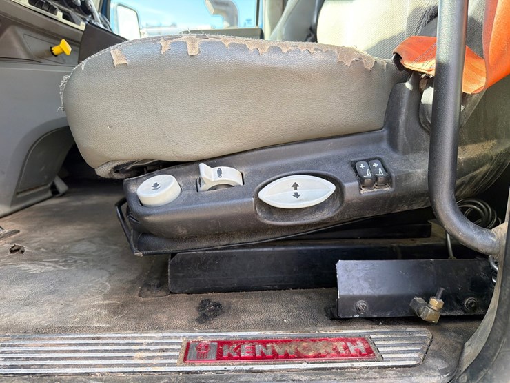 2016-kenworth-t880-image-69