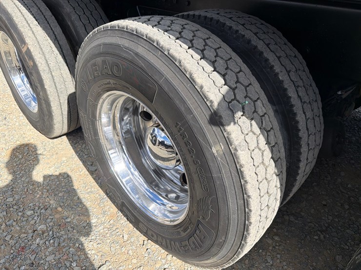 2016-kenworth-t880-image-108
